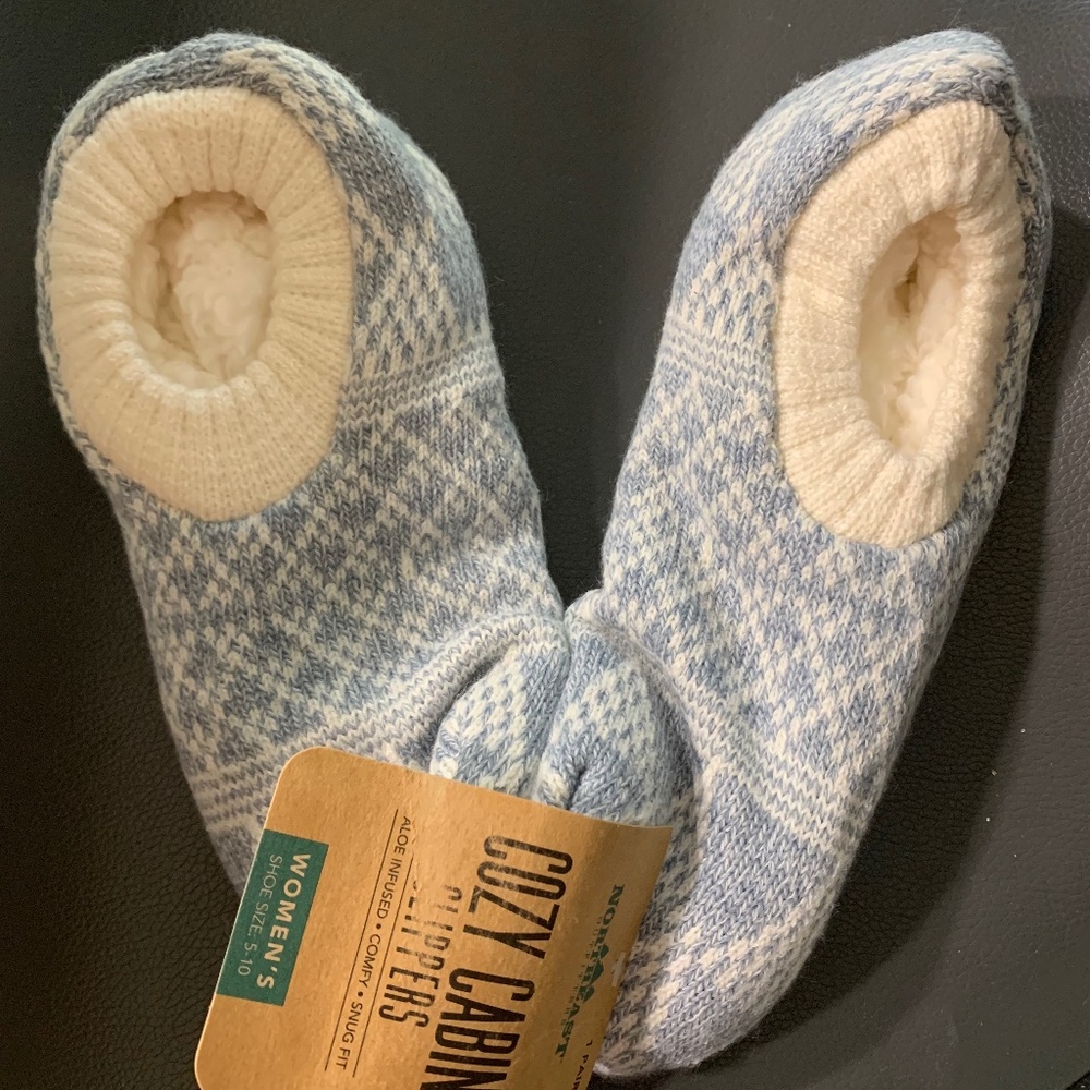 New With Tags Womens Non Slip Slippers